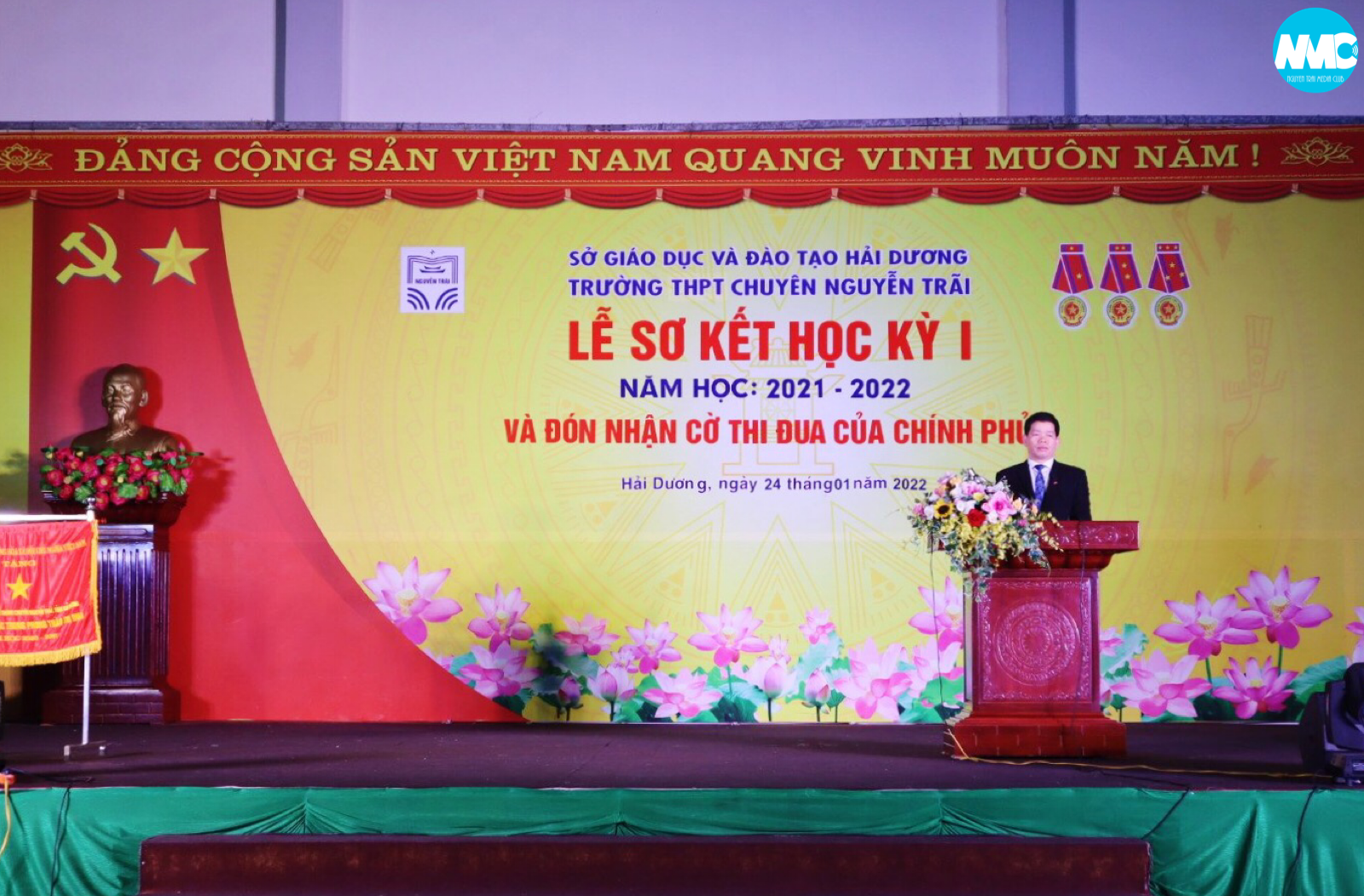 Lễ Sơ kết học kỳ I và nhận Cờ thi đua của Chính phủ năm học 2021-2022