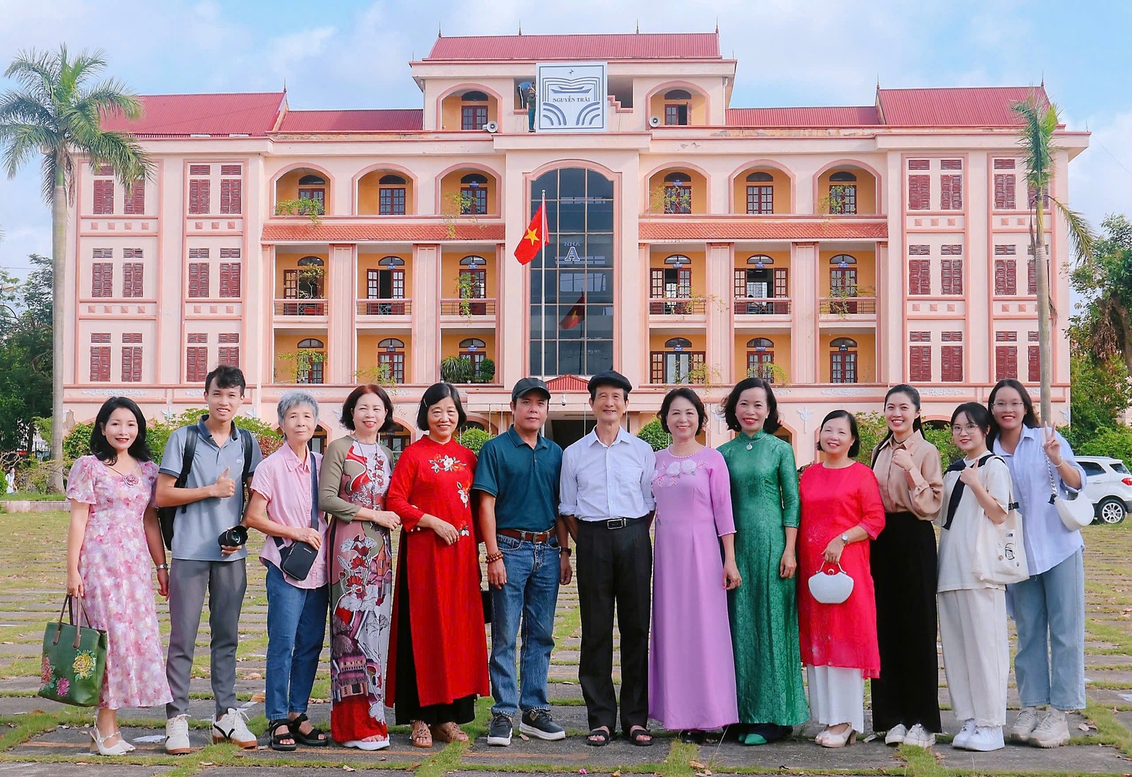 Hậu trường phóng sự “Tình thầy trò” của Hội cựu học sinh nhà trường chuẩn bị cho Gala “Nhớ mãi một thời”.